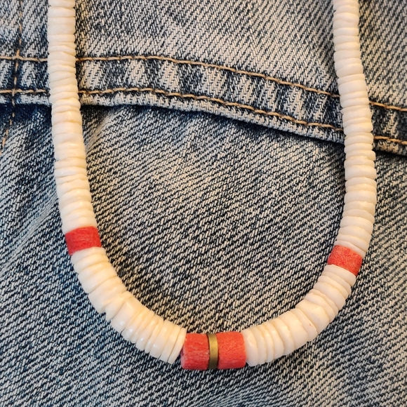 White Puka Shells and Red Coral Stems Graduated Necklace - Picture 4 of 8